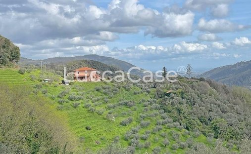 Country House in Pescaglia, Tuscany, Italy 1