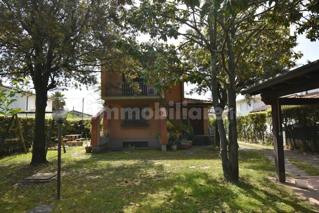 House in Center, Forte dei Marmi, Tuscany 1 - 15745066
