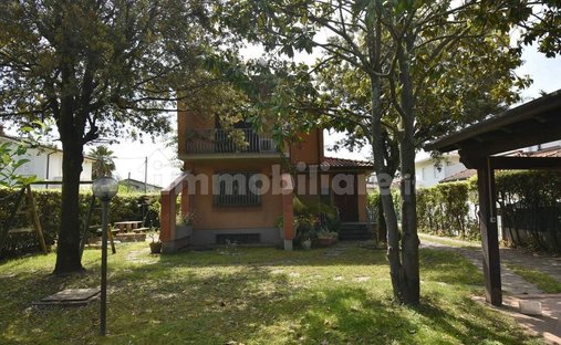House in Center, Forte dei Marmi, Tuscany 1