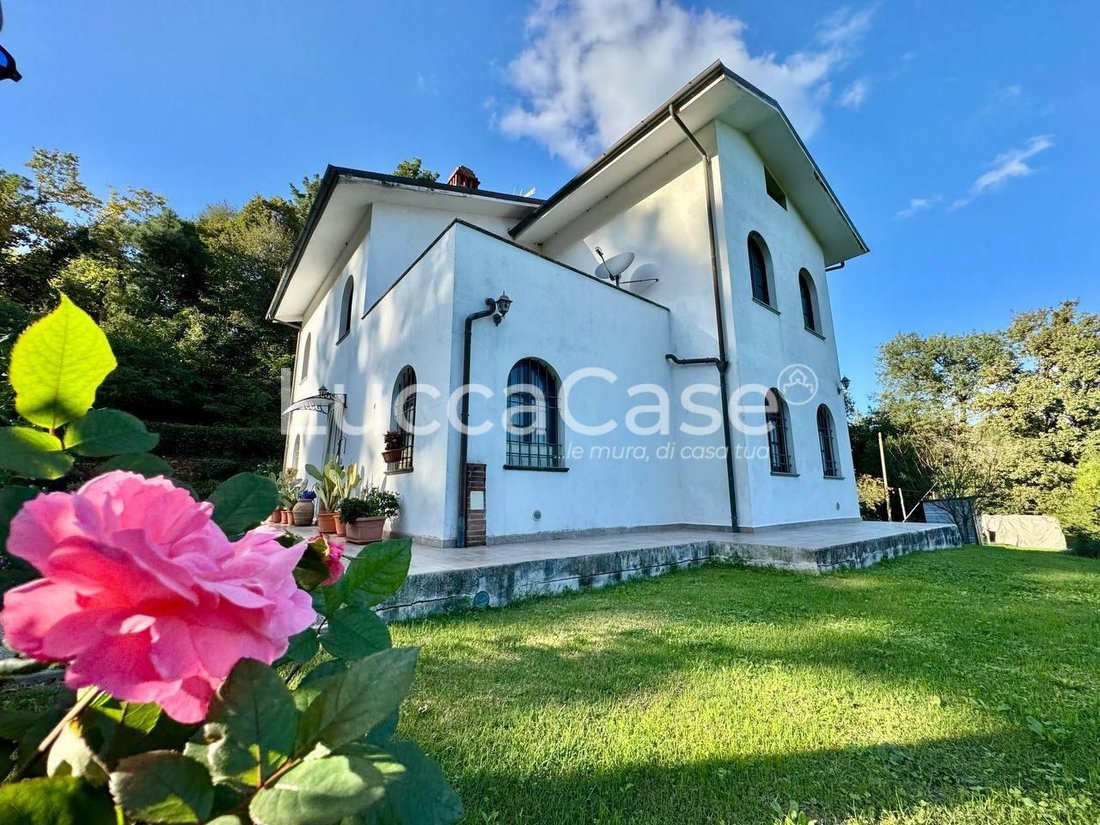 Villa in Center, Capannori, Tuscany 2 - 15745165