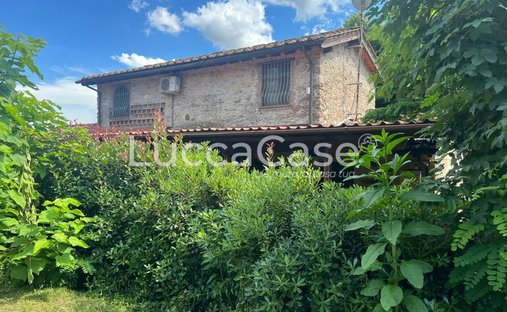 Country House in Center, Capannori, Tuscany 1