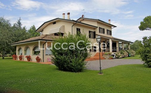 Villa in Antraccoli-Picciorana-Tempagnano, Lucca, Italy 1