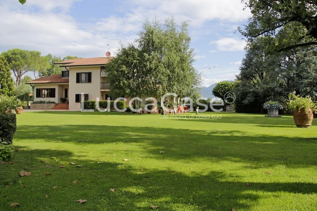 Villa in Historic Center, Lucca, Tuscany 2 - 15745346