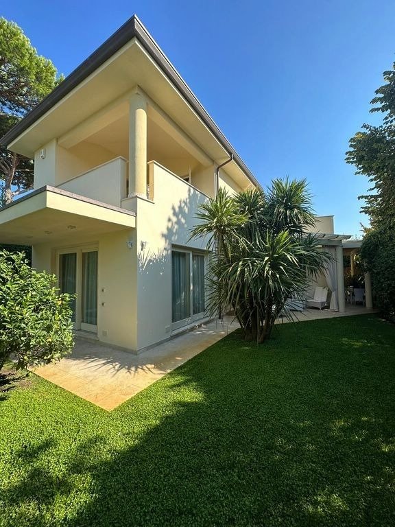 Villa in Center, Forte dei Marmi, Tuscany 2 - 15745054
