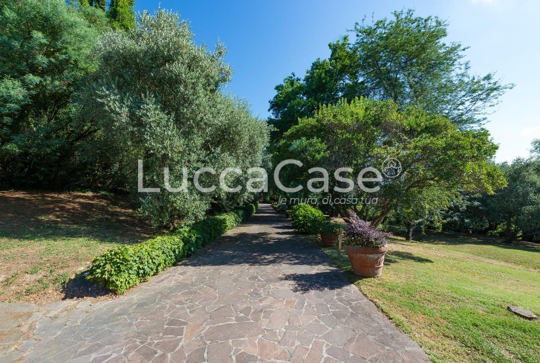 Villa in Historic Center, Lucca, Tuscany 4 - 15745303