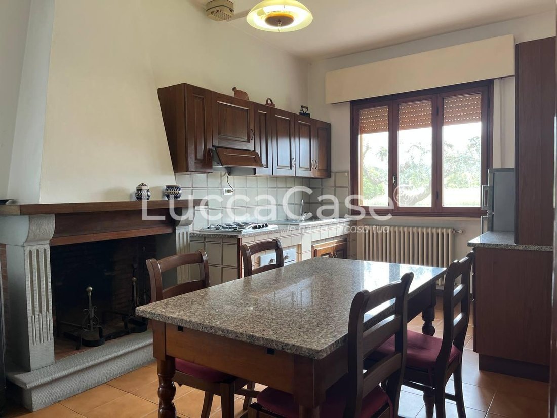 Villa in Porcari, Tuscany, Italy 4 - 15745207