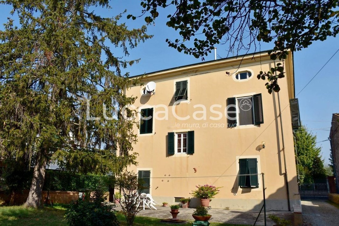 Villa in Center, Capannori, Tuscany 1 - 15745345