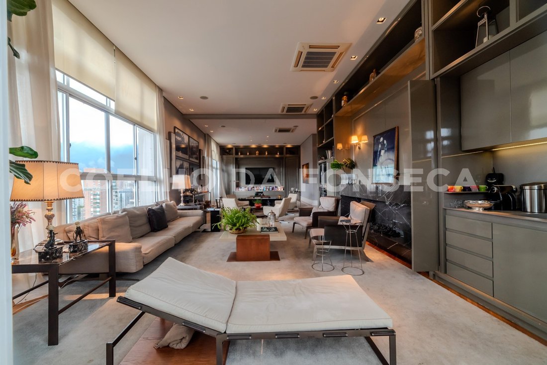 Condo in São Paulo, State of São Paulo, Brazil 1 - 15748075