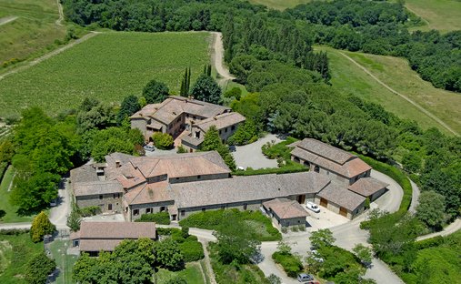 Villa in Montefalconi, Tuscany, Italy 1