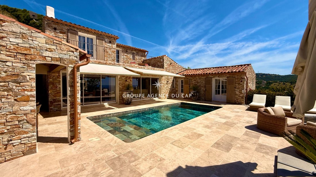 Villa in Les Issambres, Roquebrune-sur-Argens, France 1 - 15748557
