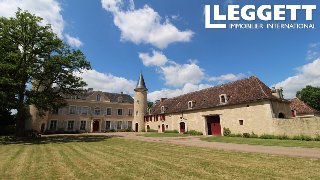 Château des Rêves Éternels – A Timeless 18th-Century Masterpiece in Loire’s Golden Light
