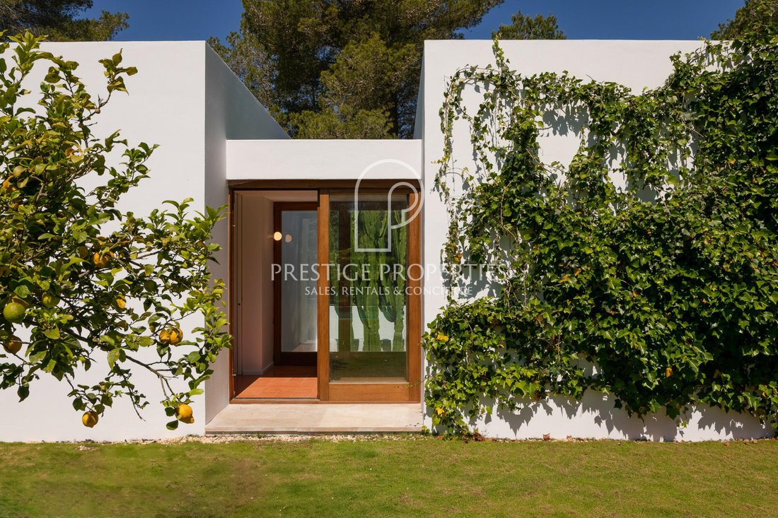 Villa in Santa Gertrudis de Fruitera, Santa Eularia des Riu, Balearic Islands 2 - 15745473