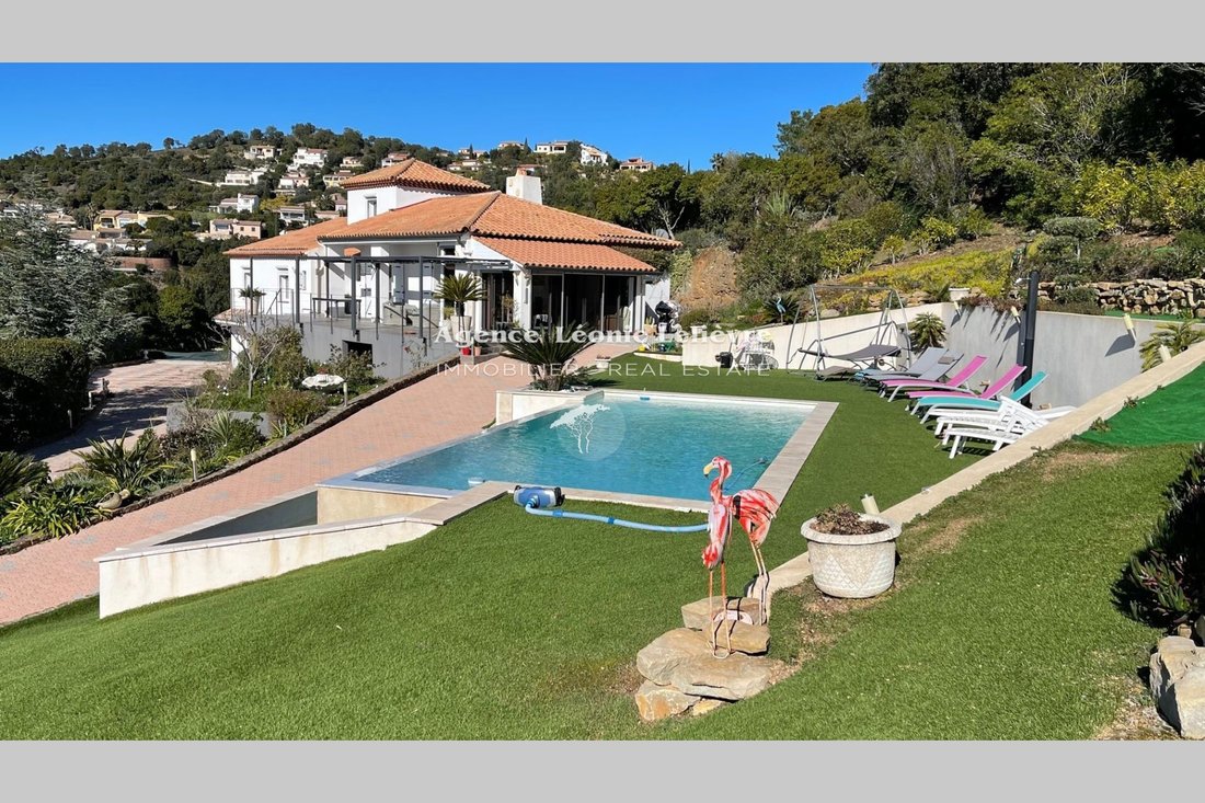 Villa in Les Issambres, Roquebrune-sur-Argens, France 2 - 12626741