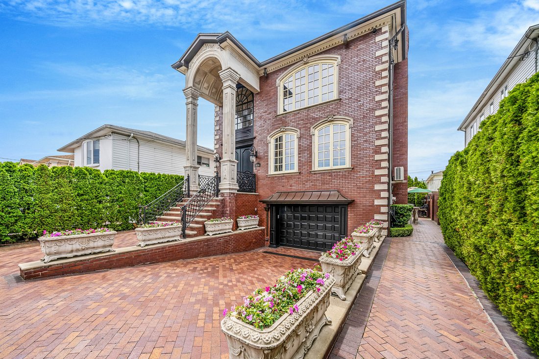 House in New York, New York, United States 1 - 15745905