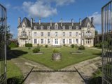 Castle for Sale in Saint-Simon-de-Pellouaille, Nouvelle-Aquitaine, France - 2