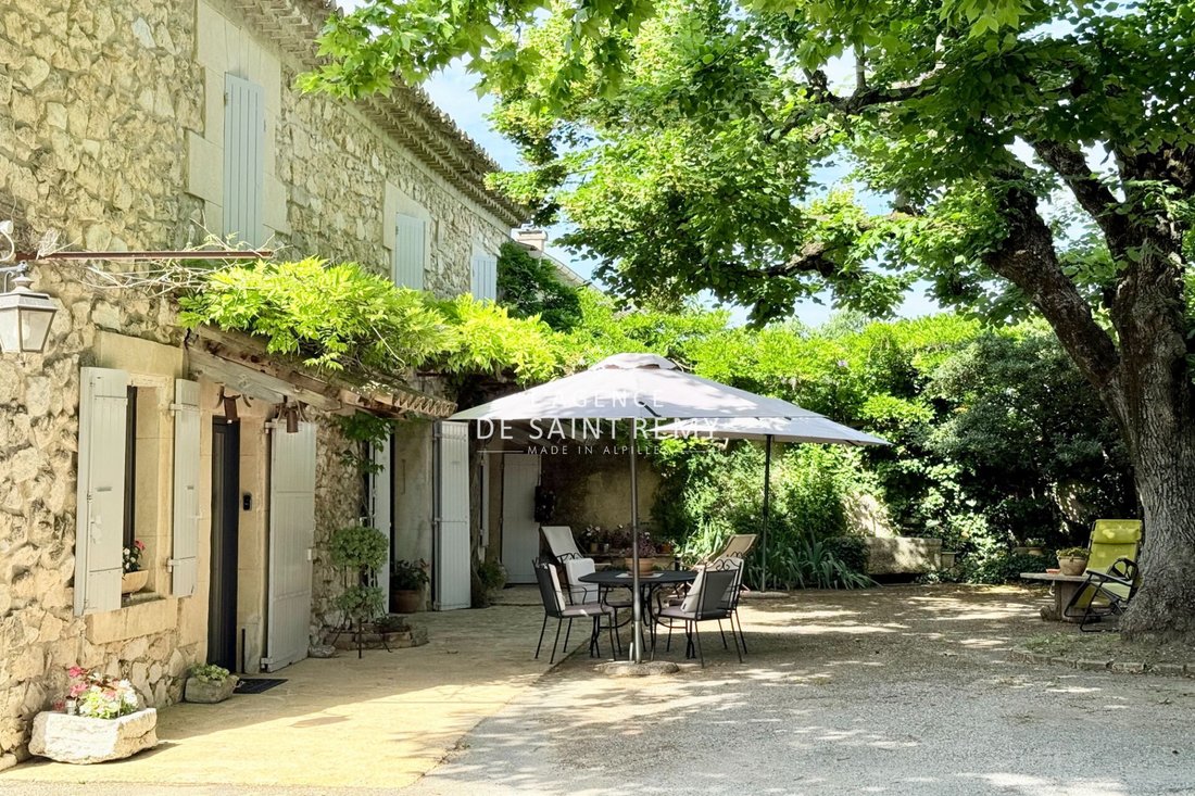 Villa in Plan-d'Orgon, Provence-Alpes-Côte d'Azur, France 1 - 15745657