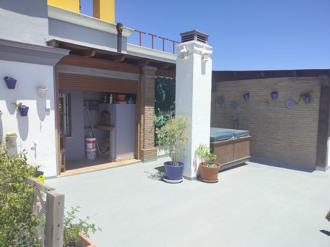 Penthouse in La Linea de la Concepcion, Andalusia, Spain 4 - 15746614