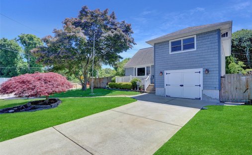 House in Bethpage, New York, United States 1