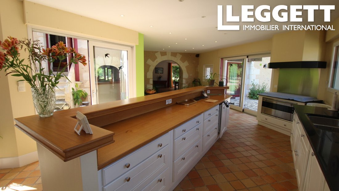 Château des Rêves Éternels – A Timeless 18th-Century Masterpiece in Loire’s Golden Light - 5