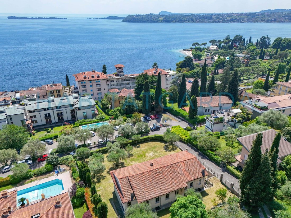 Villa in Gardone Riviera, Lombardy, Italy 1 - 15747746
