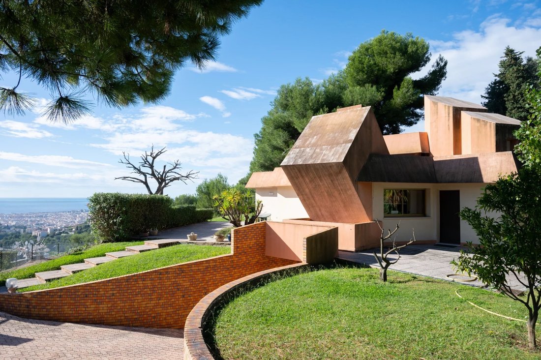 Villa in Falicon, Provence-Alpes-Côte d'Azur, France 1 - 15746958