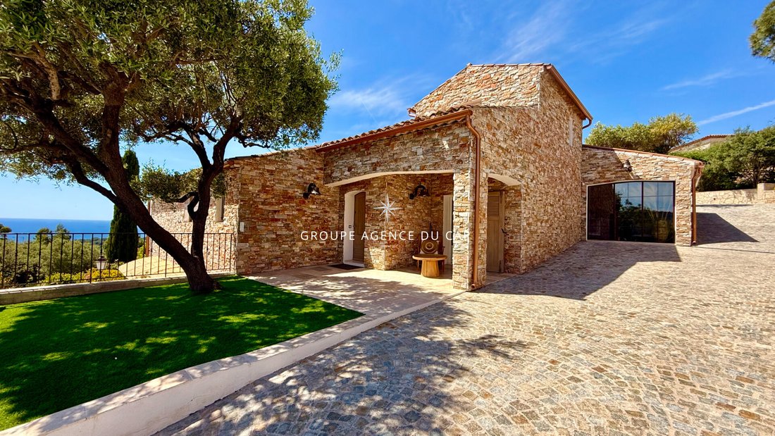 Villa in Les Issambres, Roquebrune-sur-Argens, France 4 - 15748557