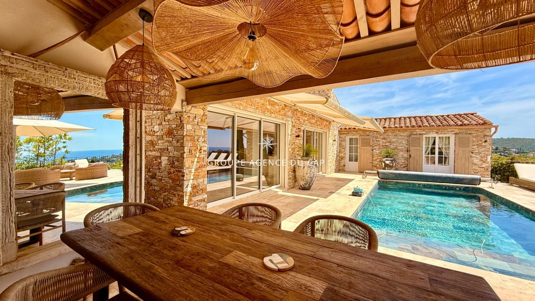 Villa in Les Issambres, Roquebrune-sur-Argens, France 2 - 15748557