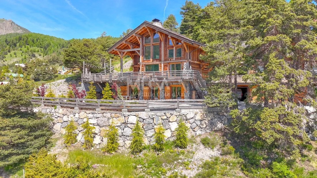 Chalet in Saint-Etienne-de-Tinée, Provence-Alpes-Côte d'Azur, France 1 - 13358600