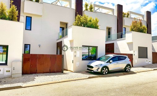 Townhouse in Moncarapacho, Algarve, Portugal 1