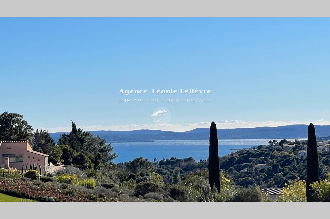 Villa in Les Issambres, Roquebrune-sur-Argens, France 1 - 12626741