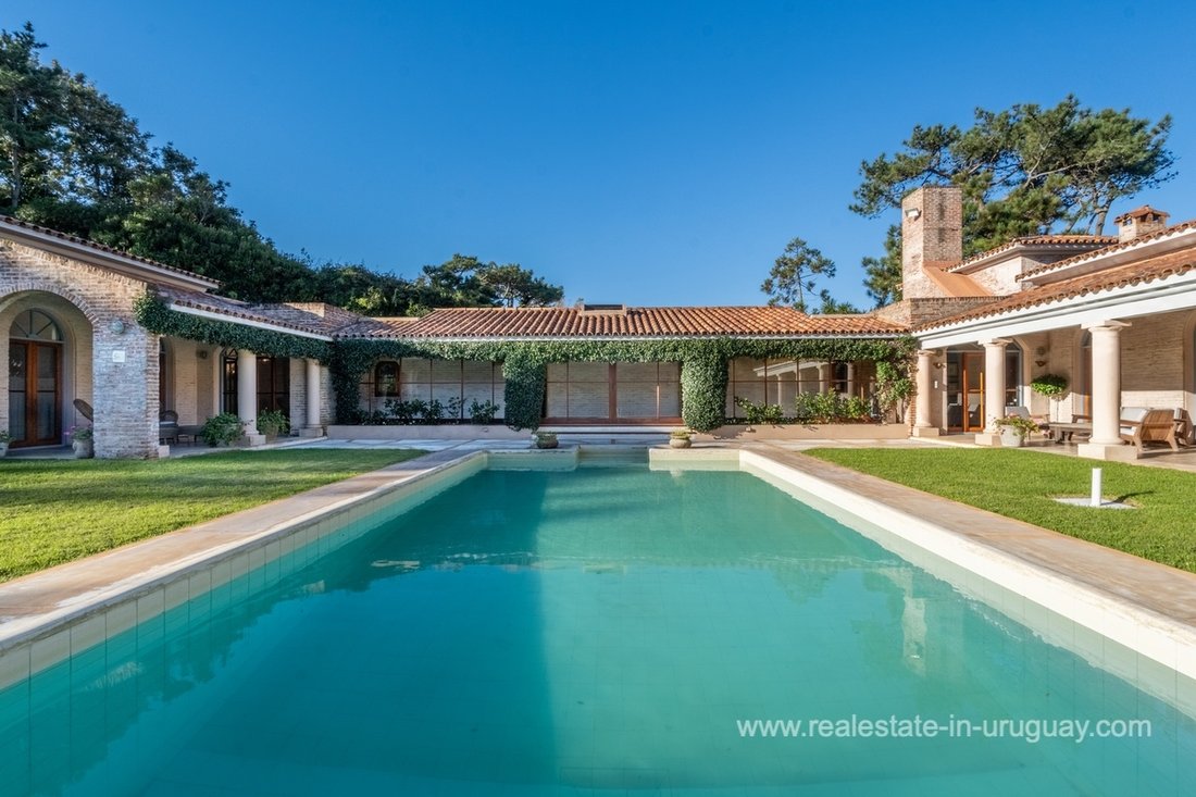 Villa in Punta del Este, Maldonado Department, Uruguay 1 - 15745846