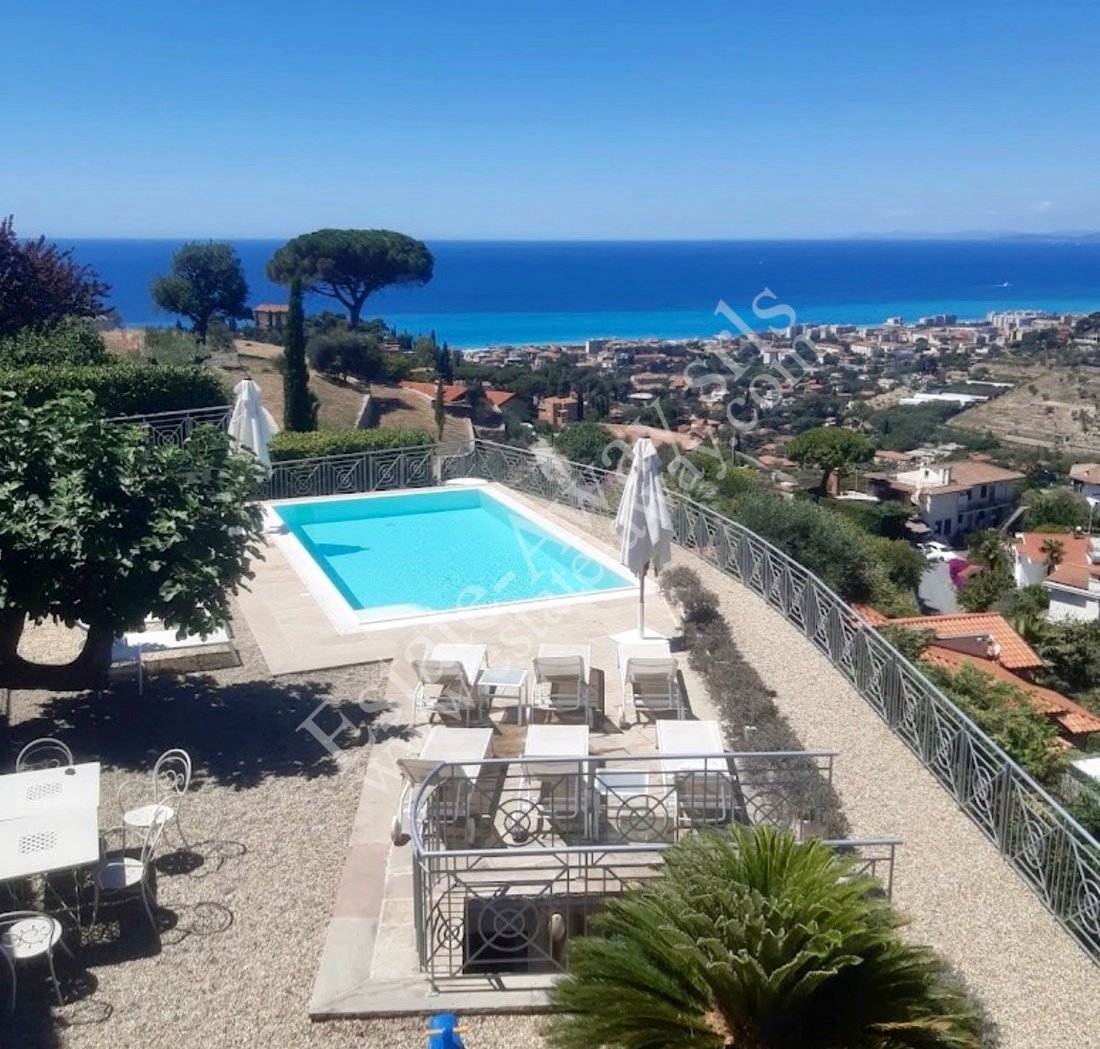 Villa in Bordighera, Liguria, Italy 1 - 15748783