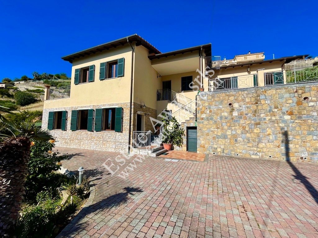 Villa in Bordighera, Liguria, Italy 1 - 15748499