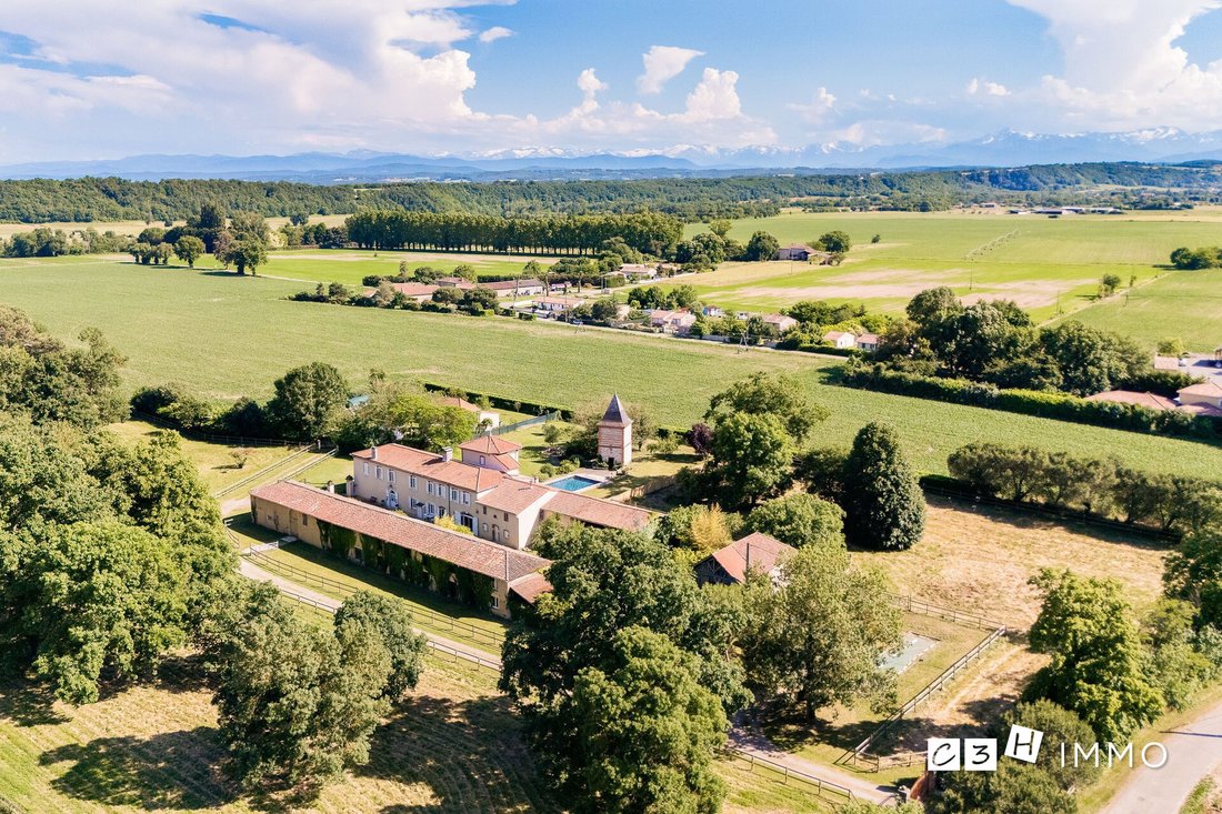 Whispers of Time: A 3-Hectare Château Haven in Occitanie’s Golden Light