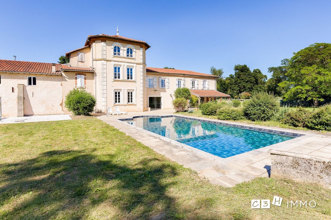 Whispers of Time: A 3-Hectare Château Haven in Occitanie’s Golden Light