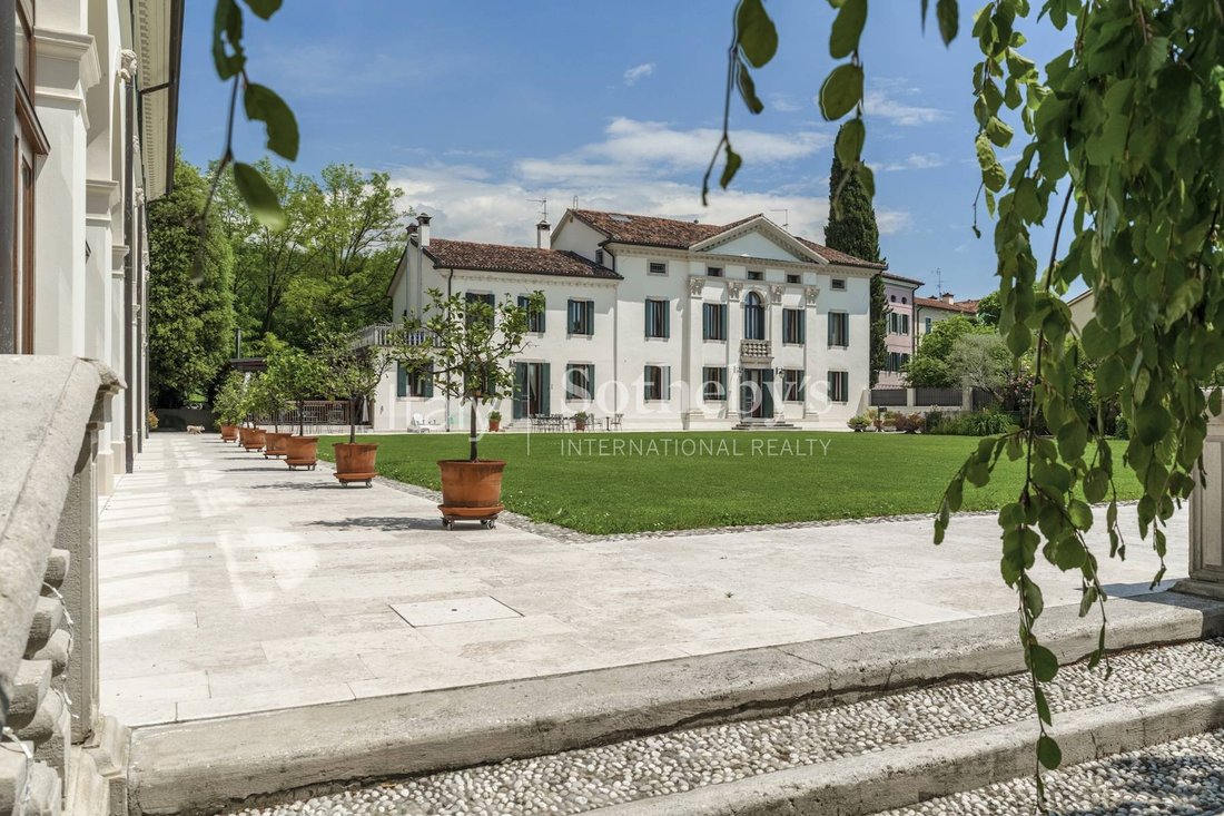 House in Vittorio Veneto, Veneto, Italy 3 - 15750228