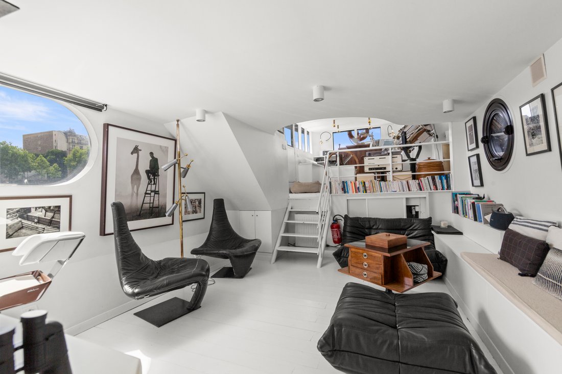Apartment in Triangle d'Or, Paris 8e Arrondissement, Paris 5 - 15750217