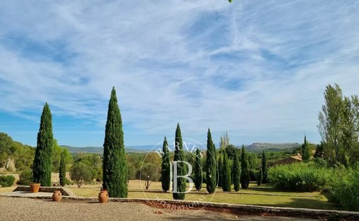 Occitanie Exceptional Property Of Approximately 307 Hectares