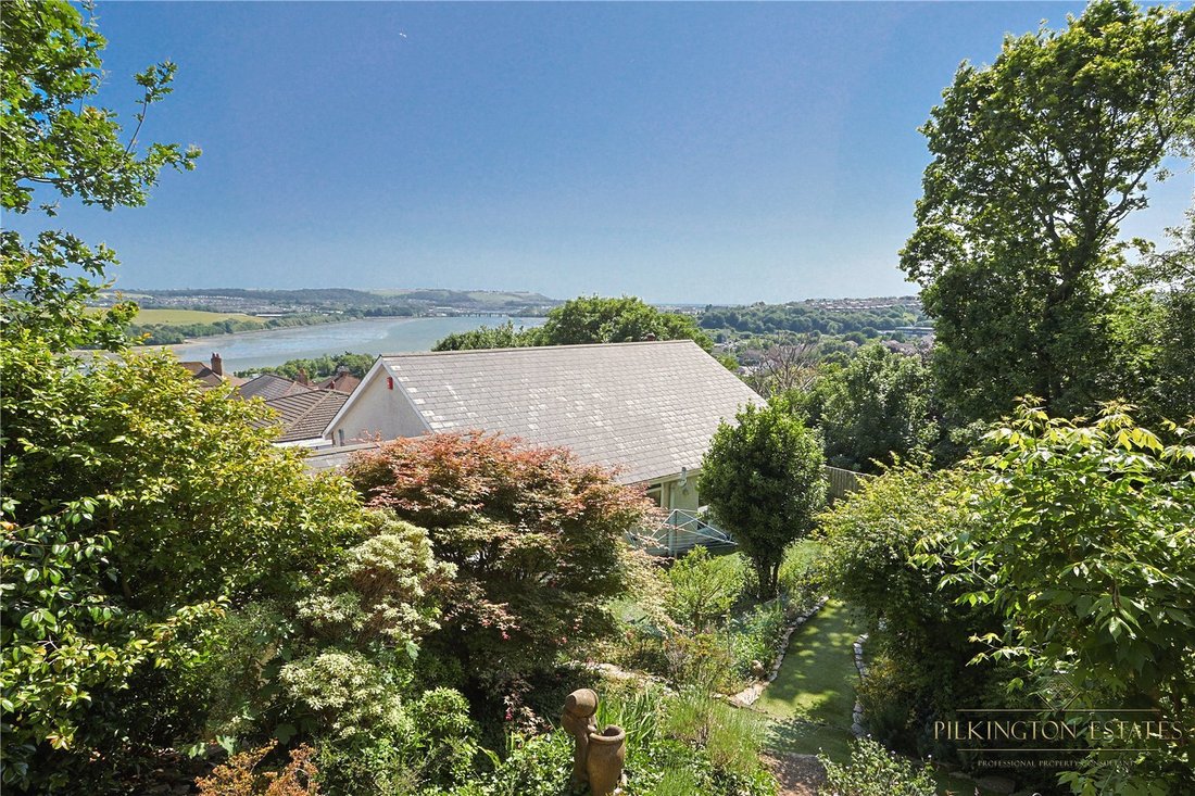Bungalow in Plymouth, England 1 - 15750476
