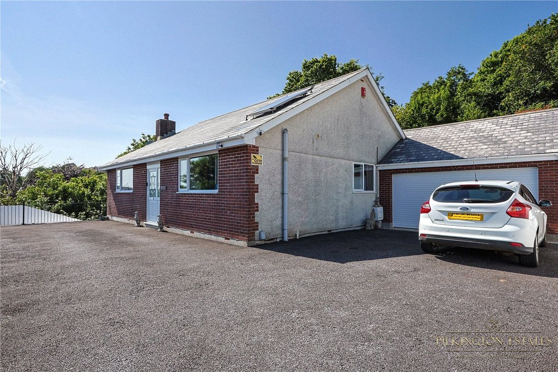 Bungalow in Plymouth, England 2 - 15750476