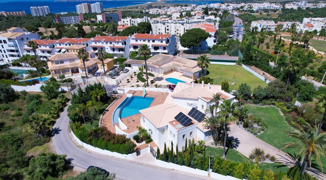 Villa in Alvor, Algarve, Portugal 2 - 15750773