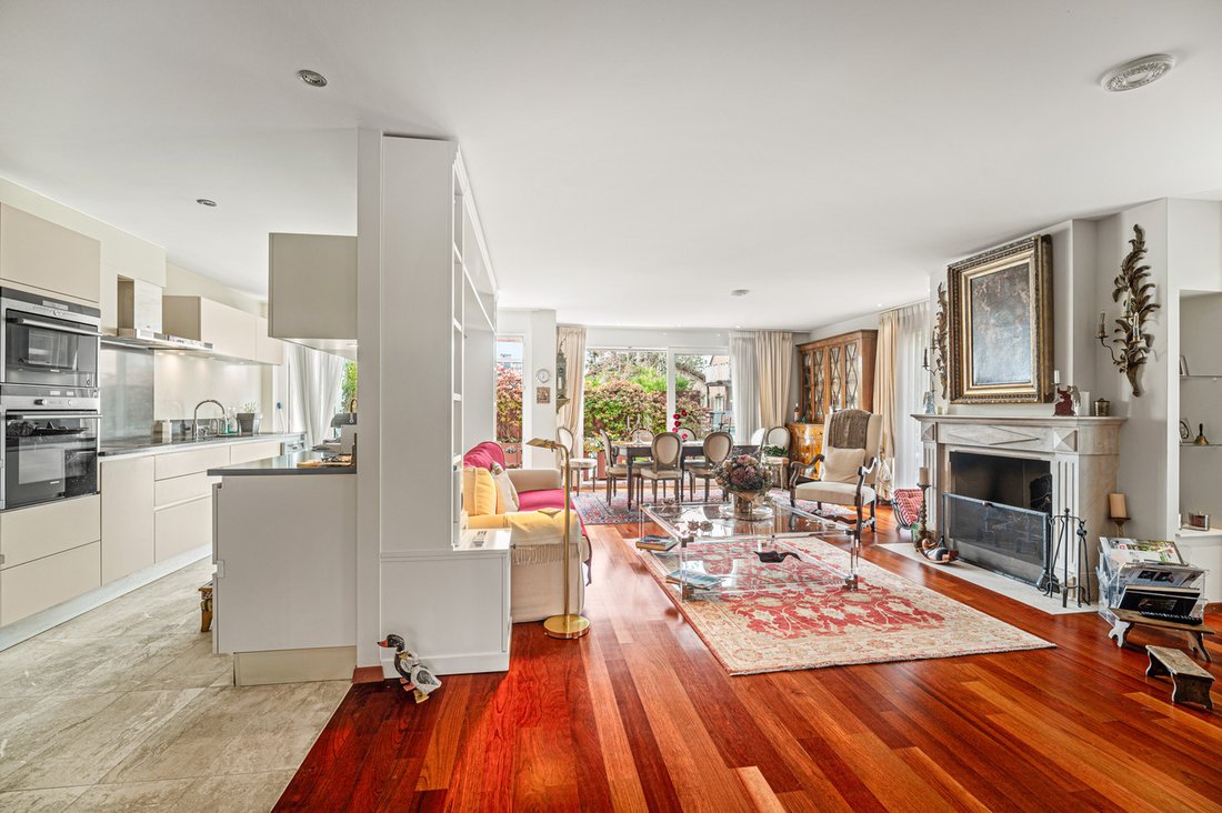 Nice Duplex In Attic With Independent Studio In The Center Of Nyon