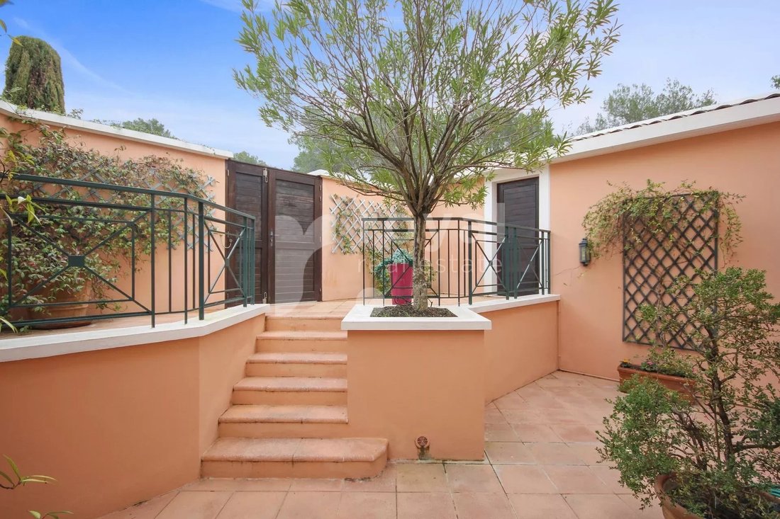 Villa in Mougins, Provence-Alpes-Côte d'Azur, France 3 - 15750384