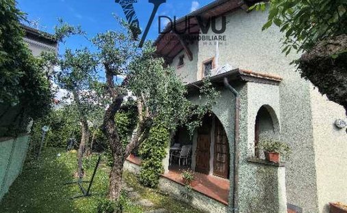 House in Center, Forte dei Marmi, Tuscany 1