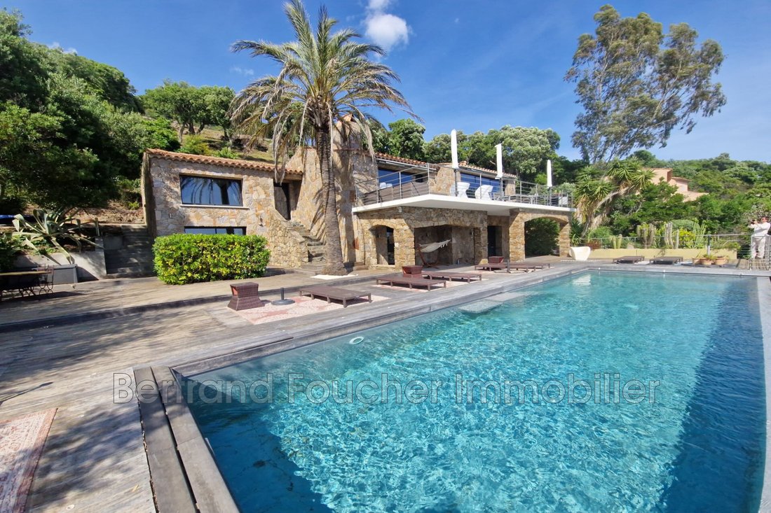Villa in Sud, Cavalaire-sur-Mer, France 1 - 15754508