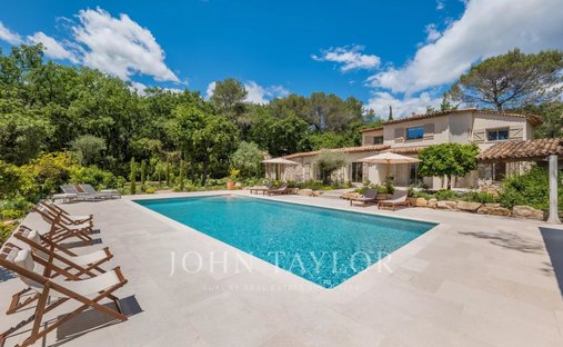 House in Nord, Roquefort-les-Pins, France 1