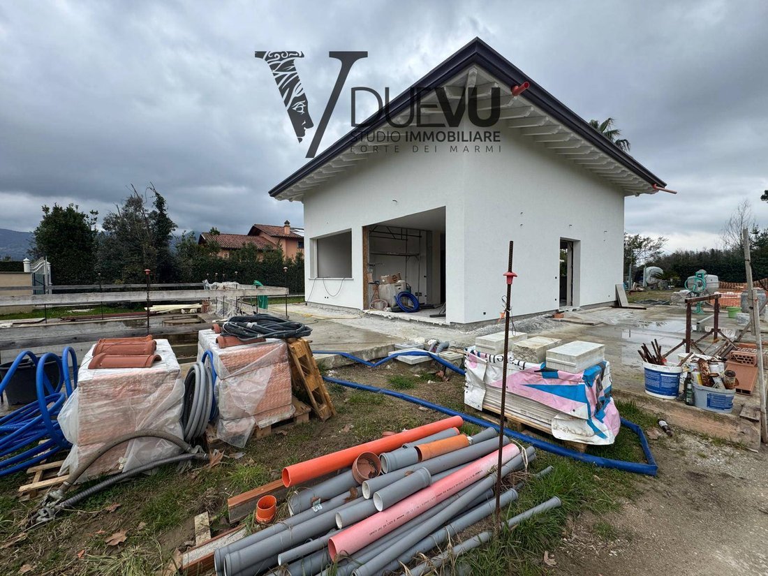 Villa in Fiumetto, Pietrasanta, Italy 2 - 15753614