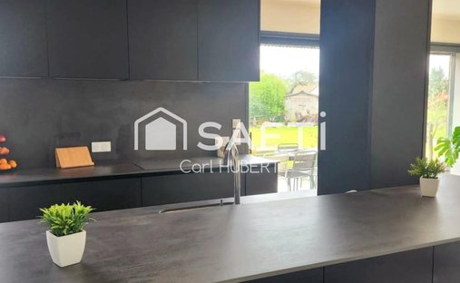 Castle for Sale in Saint-Valery-sur-Somme, Hauts-de-France, France