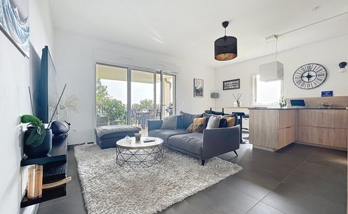 Apartment in Granettes-Jauberte-Sainte Anne, Aix-en-Provence, France 1