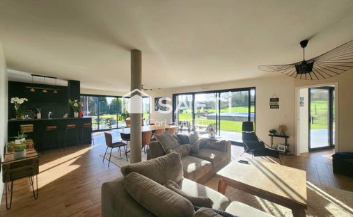 Castle for Sale in Saint-Valery-sur-Somme, Hauts-de-France, France